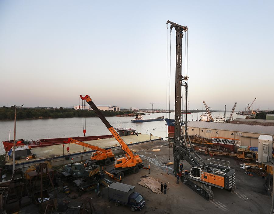 LIEBHERR LB44